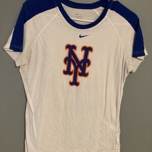 Ladies fit Nike Mets t shirt. Size large. Not baggy a true women’s tee. Comfy.